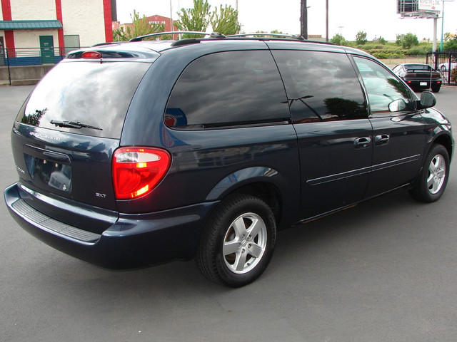 2007 Dodge Grand Caravan SXT - WHEELCHAIR Van in Cars & Trucks in City of Toronto