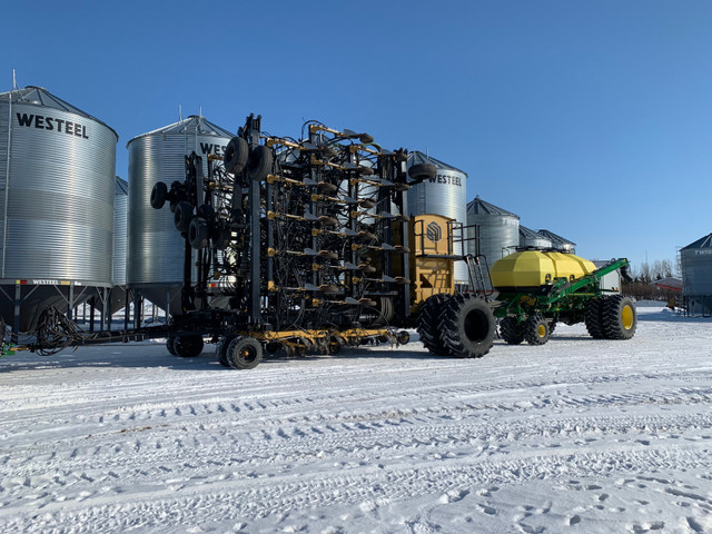 2016 Seedmaster with John Deere 1910 in Farming Equipment in Saskatoon - Image 2