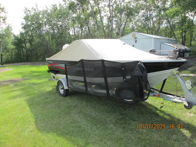 2014 Crestliner 1650 Fish Hawk in Powerboats & Motorboats in Lloydminster - Image 3