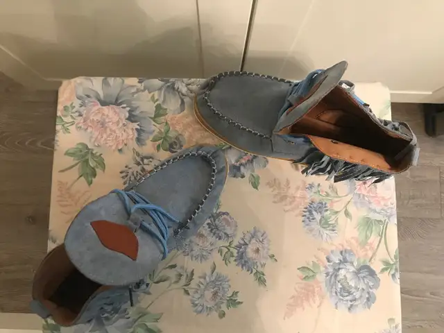 Women’s size 9 ankle booties blue coloured Moccasin (New) in Women's - Shoes in Richmond - Image 7