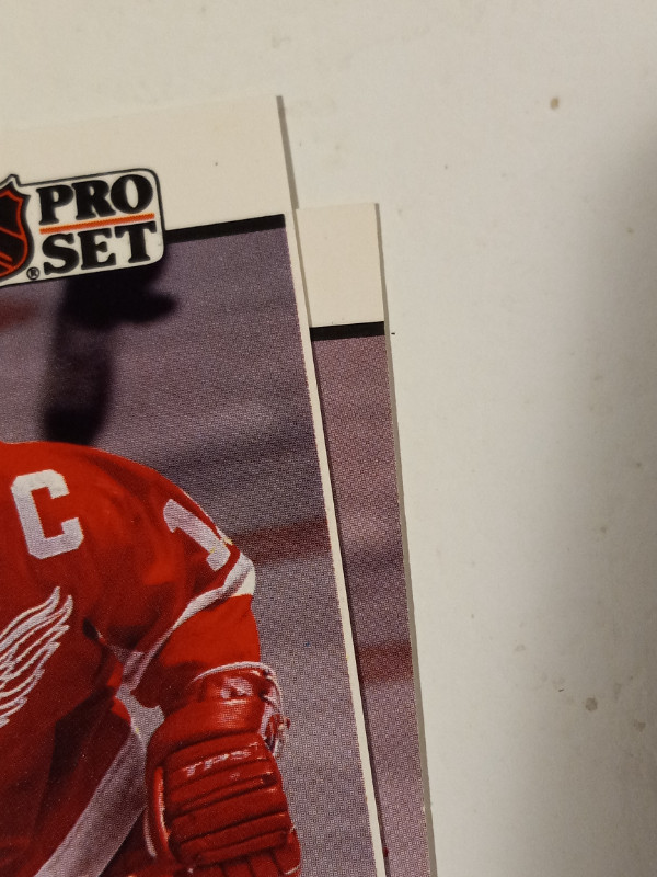 Hockey Cards Error Steve Yzerman Pro Set White Border HTF in Arts & Collectibles in Trenton - Image 3
