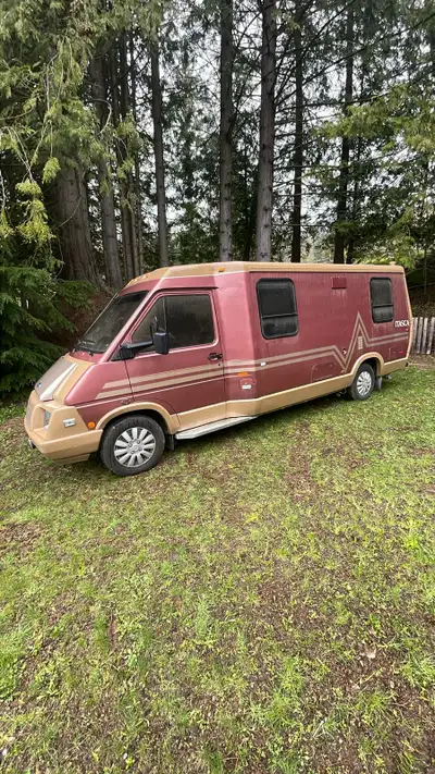I'm selling a used Itasca motorhome, perfect for adventurers! This cozy camper includes a kitchenett...
