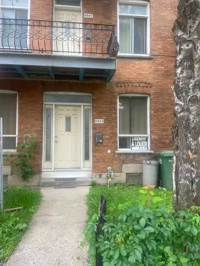 À proximité : + Métro de l'Église / Plage Verdun + Épicerie, Pharmacie et Restaurants. + Hopital , p...