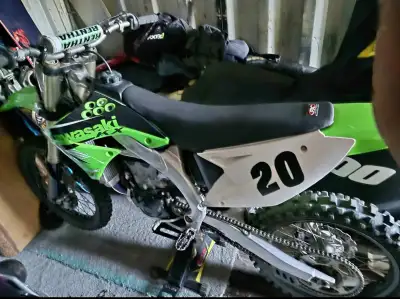 2010 Kawasaki KX450F Price: $4,500 OBO Location: Kelowna, BC Contact: Thomas at (778) 594-6081 Key F...