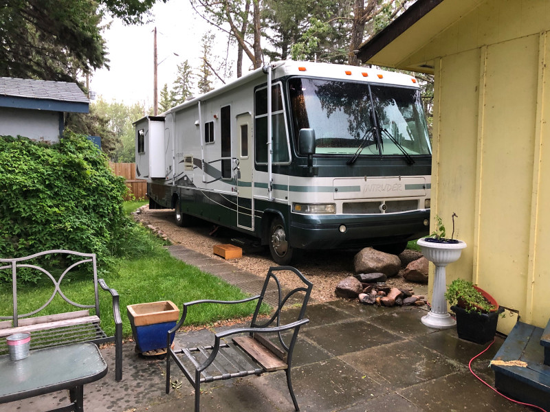 2001 Damon Intruder 35’ Class A Luxury Motorhome w/2 Slides RVs