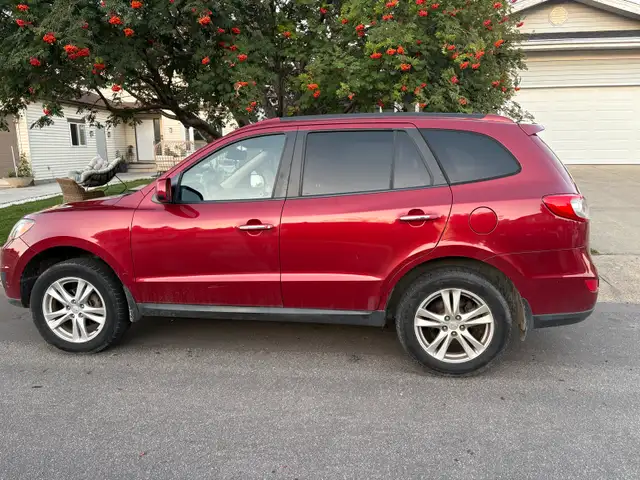 Hyundai Santa Fe  in Cars & Trucks in Edmonton - Image 3