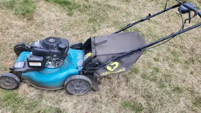 Tondeuse 4 x 4, moteur HONDA, 22 pouces,  Yardworks, View more