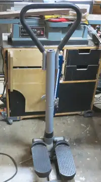 Compact stepper exercise machine