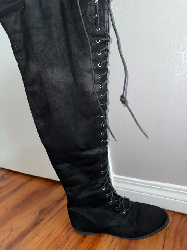 Women’s Boots in Women's - Shoes in Calgary - Image 6