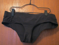 Lululemon Black Swimsuit Bikini Bottom (Size 10)