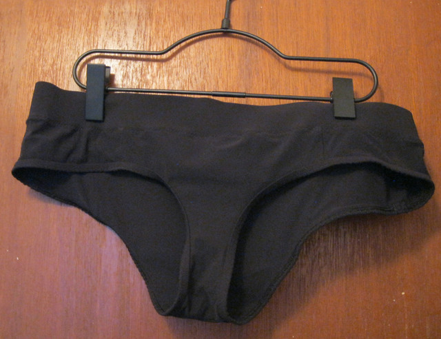 Lululemon Black Swimsuit Bikini Bottom (Size 10) in Women's - Other in City of Toronto