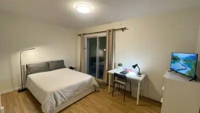 Furnished room @ Don Mills/Van Horne/private bath all utilities