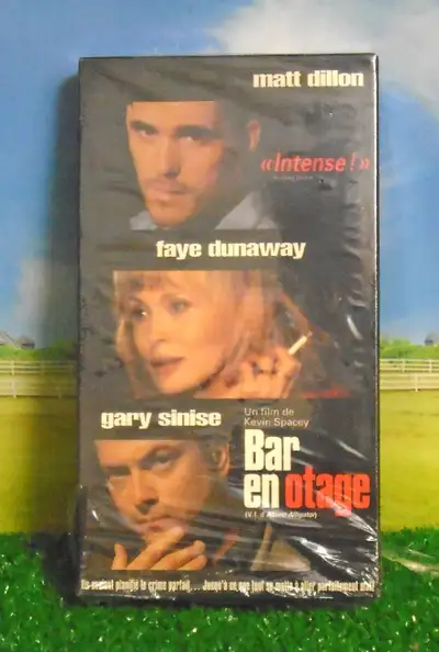Vidéo cassette VHS...De ma collection..."Bar En Otage"...Matt Dillon...Action...1 h 34 mins...Couleu...