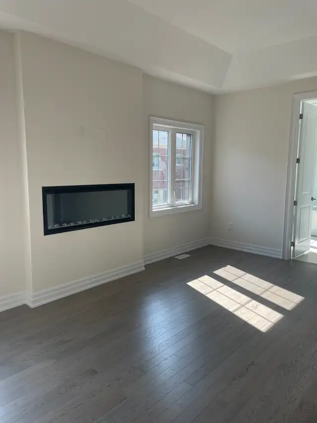 4200 S F, only 3-year-old, very good condition from Feb 1 in Long Term Rentals in Markham / York Region - Image 2