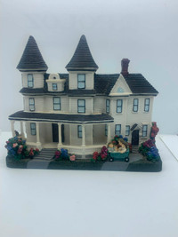 Catherine Karnes Munn Figurine - Victorian House - Mothers Joy