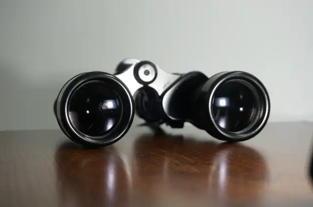Tasco light weight fully coated 10x40-260 binoculars in Fishing, Camping & Outdoors in Ottawa - Image 4