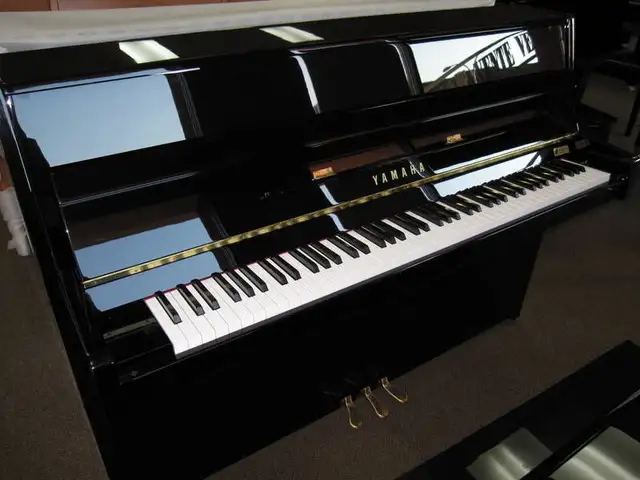 Méga vente de pianos acoustiques et numérique YAMAHA in Pianos & Keyboards in Laval / North Shore - Image 4