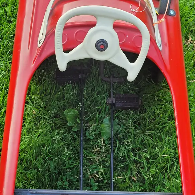 1960s Murray Super Deluxe Fire Truck Pedal Car Hook and Ladder in Arts & Collectibles in Kingston - Image 6