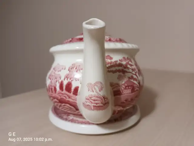 Teapot  antique  English fine china in Arts & Collectibles in London - Image 3