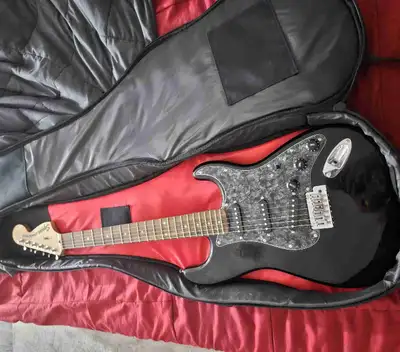 Fender Squire Stratocaster, View more