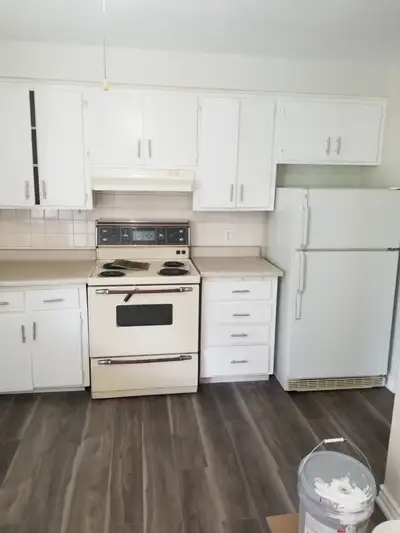 IF YOU SEE THE AD POSTED, THE ROOM IS STILL AVAILABLE. IF INTERESTED IN VIEWING, PLEASE CALL 647 570...