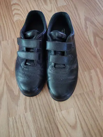 Lady's Runners, View more