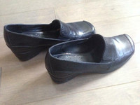 First Shoes Leather Comfort Light Weight Size 7.5 Black Color