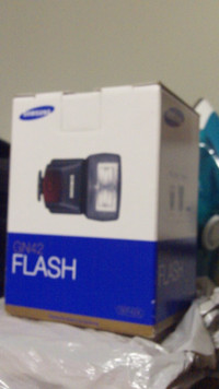REDUCE PRICE -NEW : SAMSUNGcamera flash -model GN42