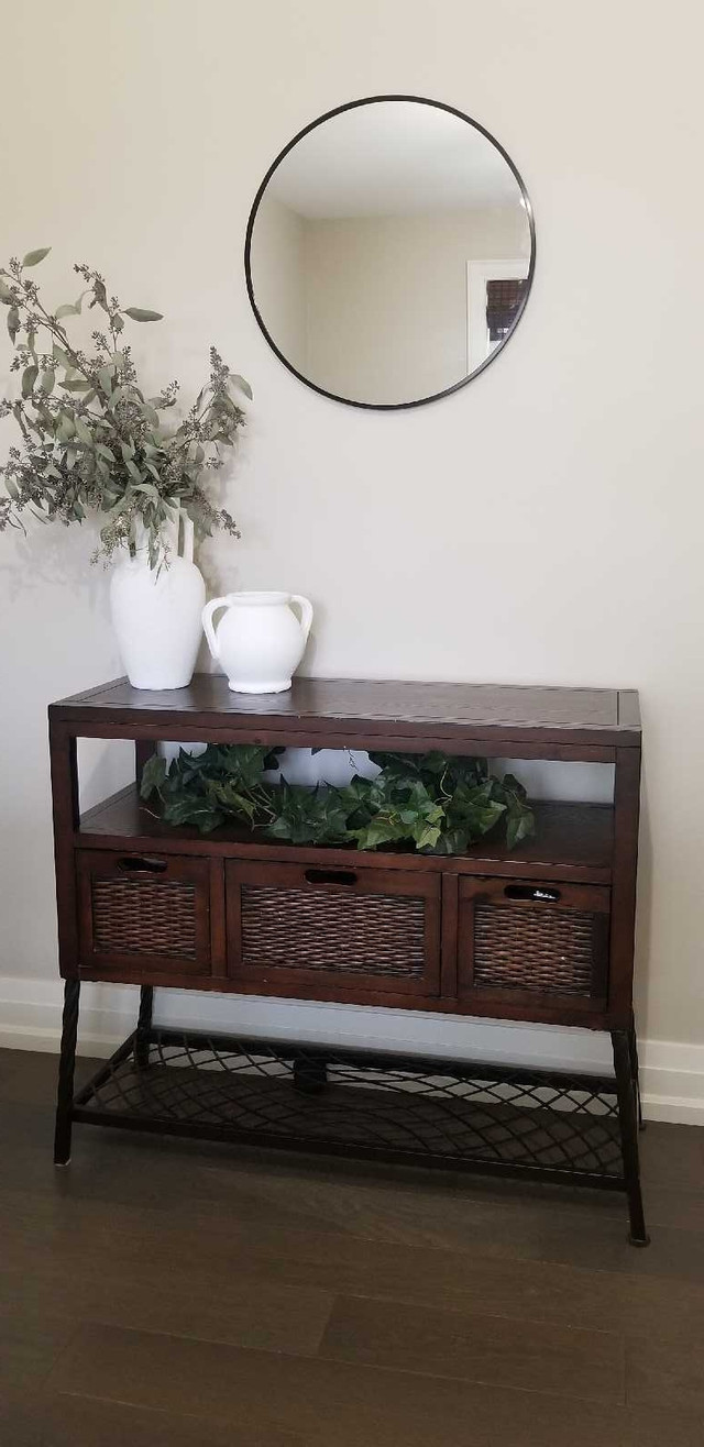 Pier 1 Imports Console Table in Other Tables in Mississauga / Peel Region