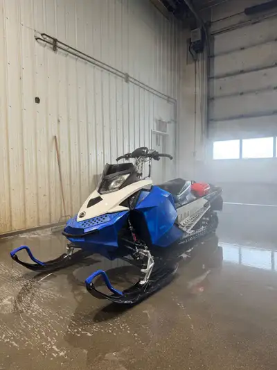 2009 Summit 800 50th anniversary with a 146 track, it runs good with no issues. Has about 800km sinc...