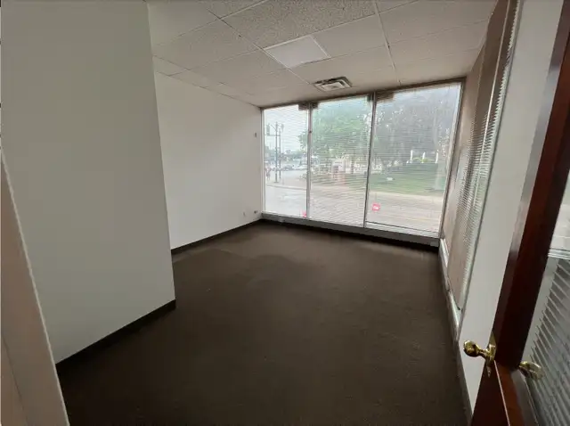 FIRST FLOOR office space for rent In Richmond Hill! dans Espaces commerciaux et bureaux à louer dans Région de Markham/York - Image 3