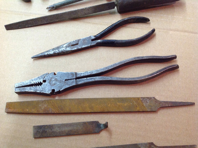 Anciens outils :  pinces, limes et truelles dans Outils à main  à Rimouski / Bas-St-Laurent - Image 3