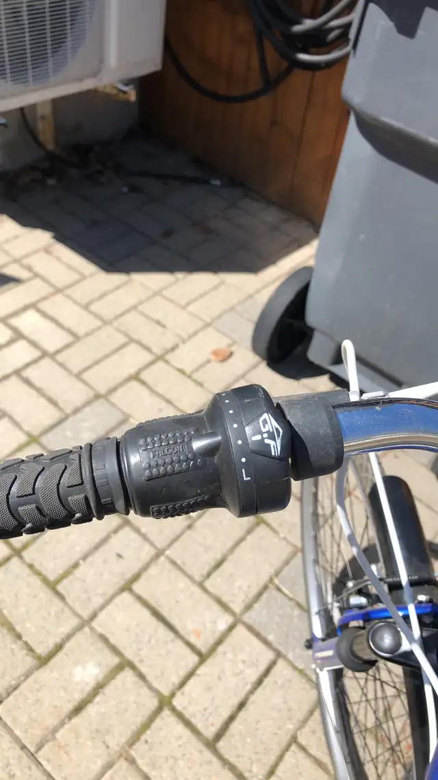 Vélo femme CCM 26 pouces in Cruiser, Commuter & Hybrid in Laurentides - Image 4