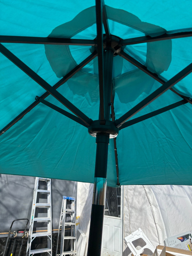 My patio 2.7 M Solar LED Lighted Patio Umbrella, Outdoor Umbrell dans Mobilier pour terrasse et jardin  à Cambridge - Image 4
