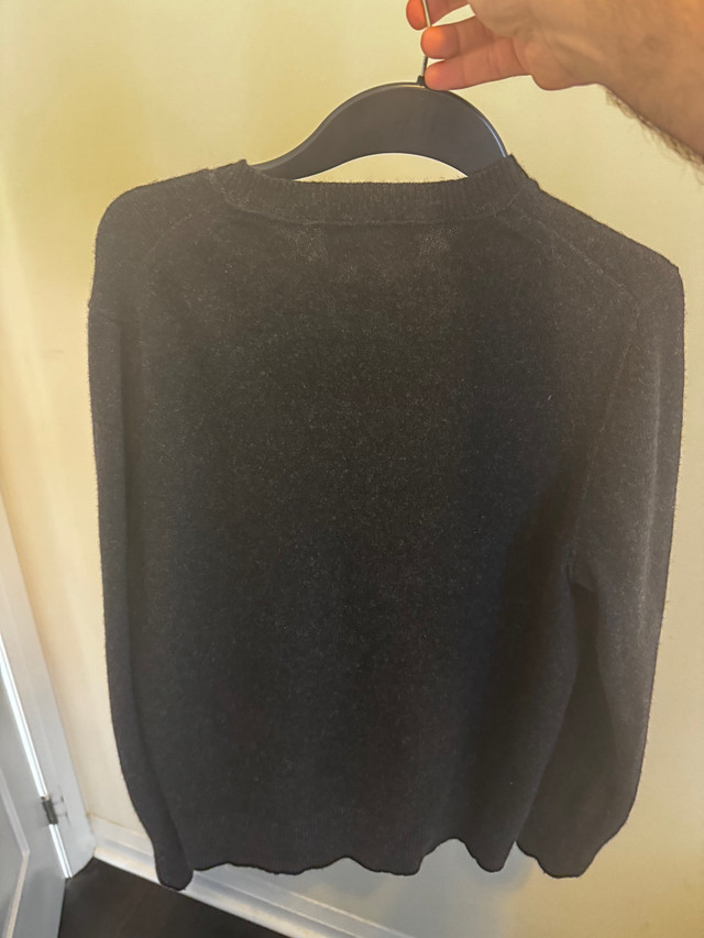 Banana republic sweater large in Men's in Guelph - Image 2