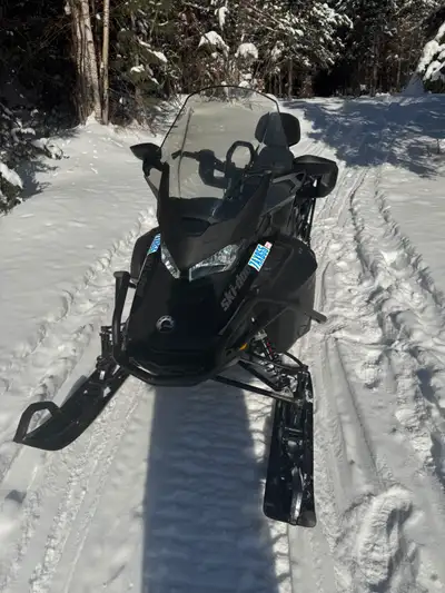 2023 Skidoo Expedition LE 900 ACE. 154 x 20 inch wide track. Hi / Low transmission with 3 drive mode...