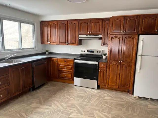 Charming Bungalow For Sale in Houses for Sale in Kitchener / Waterloo - Image 3
