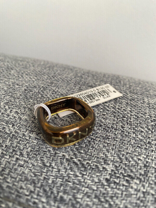 DKNY Ring, Size 6 (Small) dans Bijoux et montres  à Ville de Toronto - Image 3
