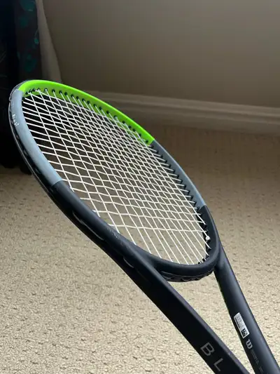 Wilson Blade 98 16 x 19 string pattern. In good condition with some scuffs at 3 and 9 o’clock on the...