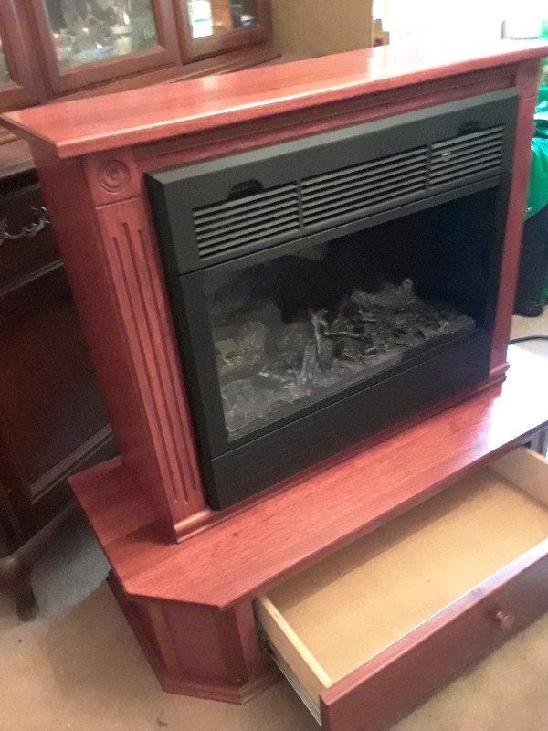 Heat Surge brand electric fireplace / heater in Home Décor & Accents in Kingston - Image 3