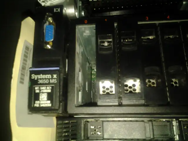 Lenovo System X 3650 M5 2x Xeon E5-2630 Lenovo X3650 M5 2x Xeon in Servers in City of Montréal - Image 4