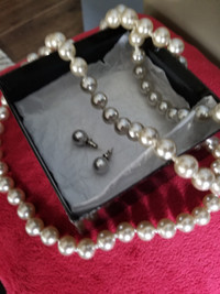 Vintage Joan Rivers jewelry set
