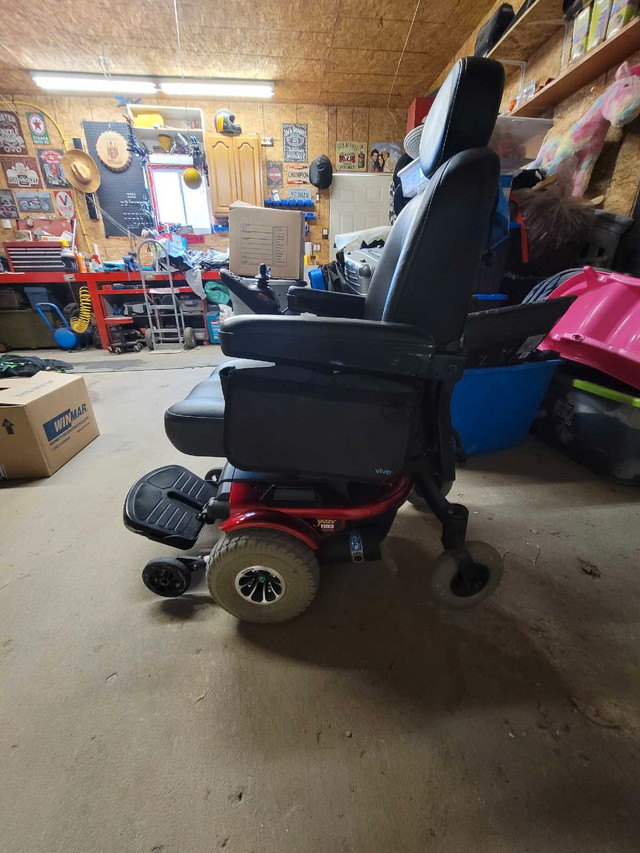 Jazzy 1103 ultra electric wheelchair in Health & Special Needs in Regina - Image 2