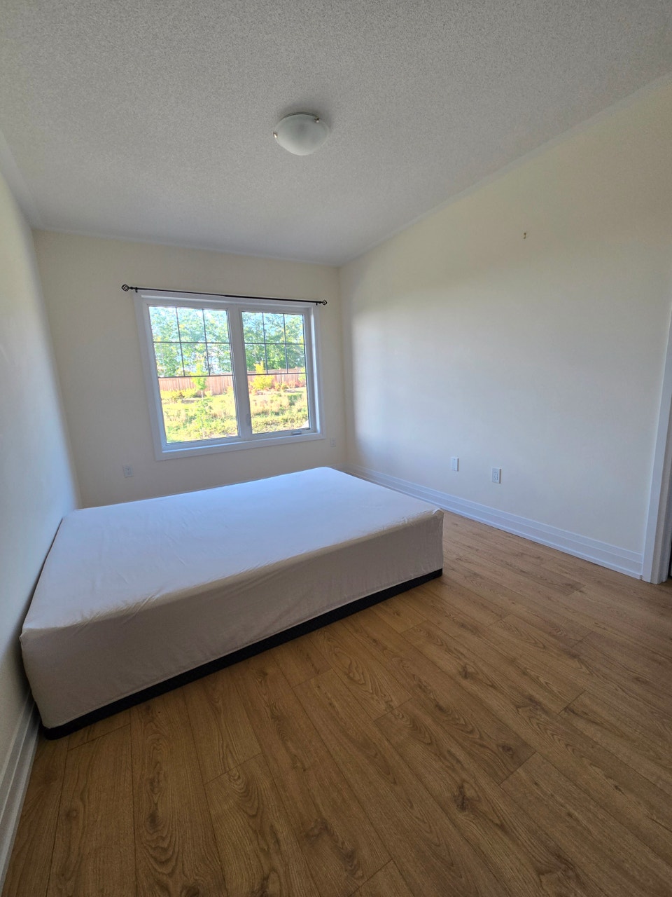1bed 1bath,2bed 1bath offer 4 bedrooms new home midhurst barrie 2