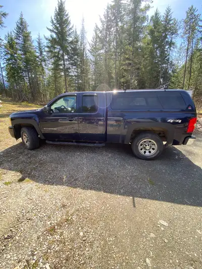 Fully loaded with 2023 factory matched canopy. 231000 km. A/C Bluetooth, remote start, tow package w...