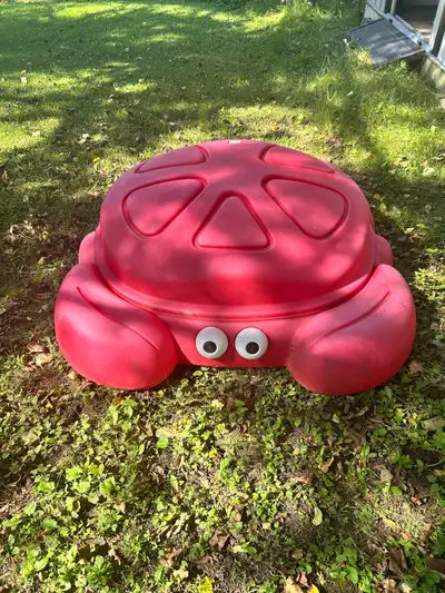 Sandbox crab. Good condition. Pick up in Rockland.