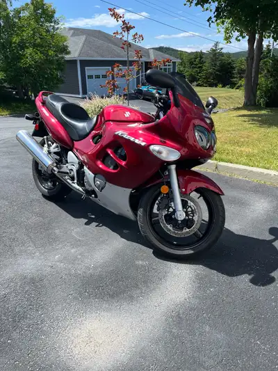 2006 Suzuki Katana GSX750F. Bike is immaculate. Only 9000 km! Bike is completely original except for...