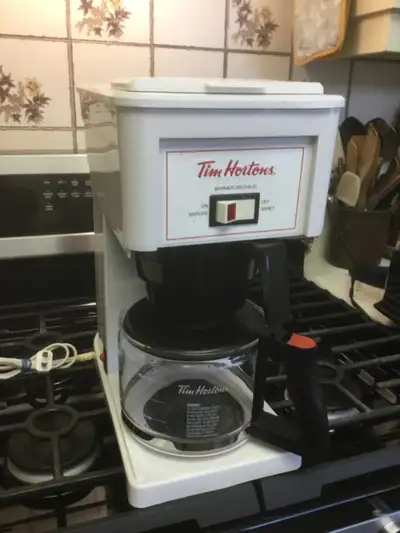This coffee maker is in good working condition , it makes up to 48 ounces of brew in less than 3 min...