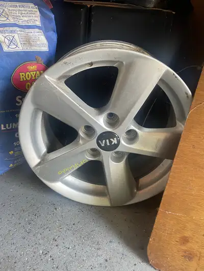 One rim for sale