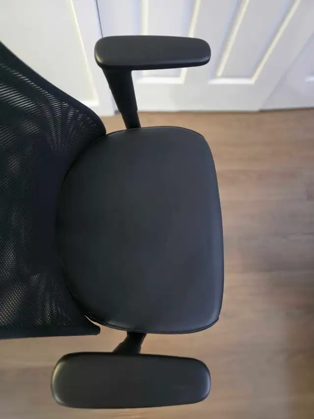 New Office Chair in Chairs & Recliners in Markham / York Region - Image 5